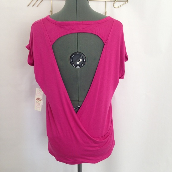 Pink Lotus Open-back T-shirt NWT Size Large - Picture 4 of 6